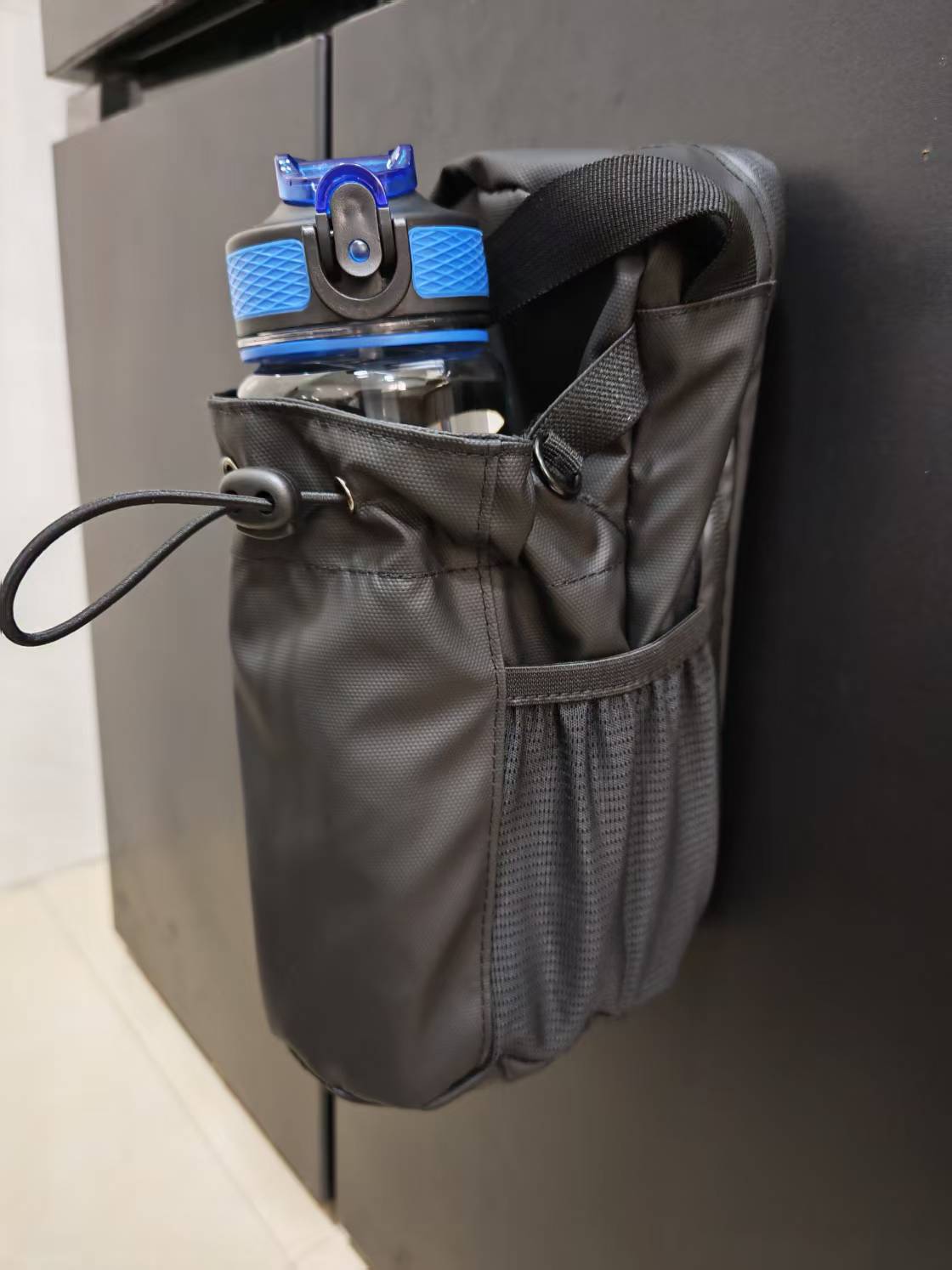 Magnetic Gym Water Bottle Bag with Shoulder Strap